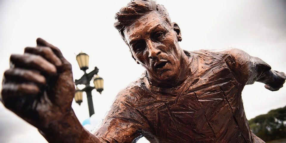 Lionel Messi Argentina Statue Vandalized Again | HYPEBEAST