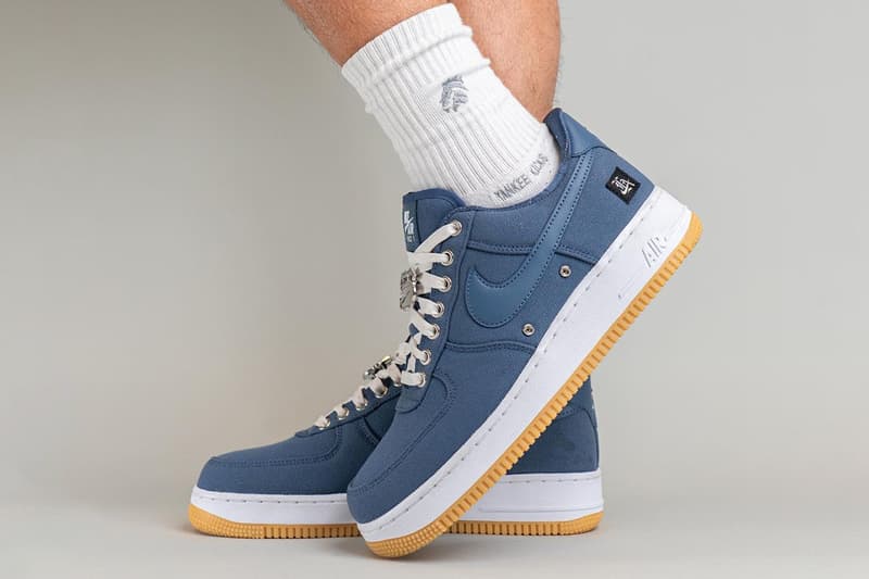 nike air athletics west