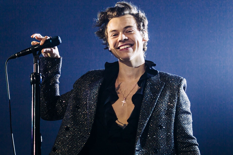 harry styles love on your outfits