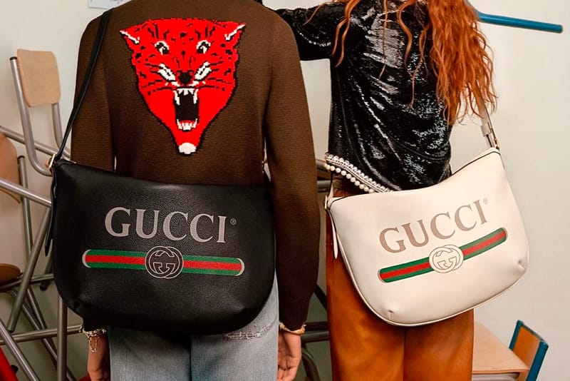 GUCCI プリント ハーフムーン ホーボーバッグ 0GCAT 8163 Gucci Half-Moon Hobo Bag In White and Black | Hypebae