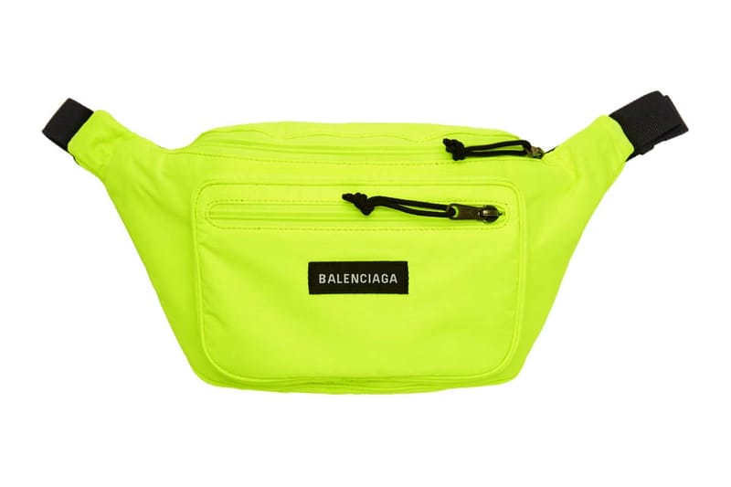 BALENCIAGA ネオンイエロー ボディバッグ Balenciaga's Explorer Fanny Pack in Neon Yellow | Hypebae