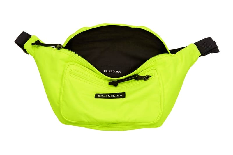 BALENCIAGA ネオンイエロー ボディバッグ Balenciaga's Explorer Fanny Pack in Neon Yellow | Hypebae