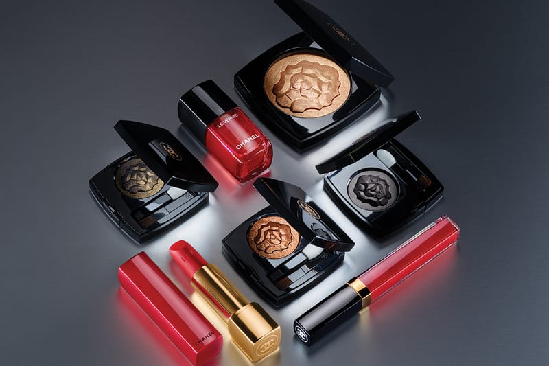 完売★CHANELメイク道具★ Chanel Beauty Holiday 2018 Makeup Products | Hypebae