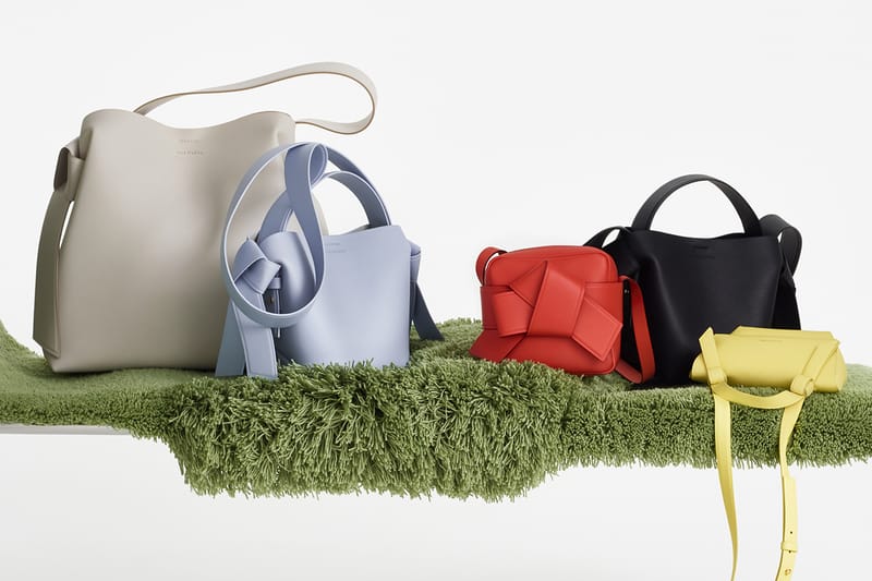 acne studios musubi バッグ　2019ブルー Musubi Maxi Shoulder Bag – La Garçonne
