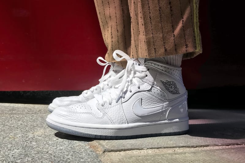 Air jordan 1 mid white best sale on feet