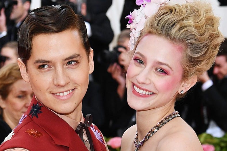 女性情報誌 W Vol.4 2019 Lili Reinhart&Cole Sprous W Magazine Volume 4 (2019) Lili Reinhart & Cole Sprouse Cover