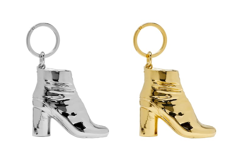 Maison Margiela Tabiブーツ キーチェーン Maison Margiela Exclusive Tabi Boot Keychain | Hypebae