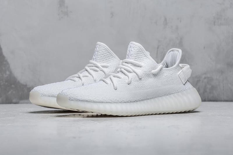 スニーカー  yeezy boost 350 v2 triple white yeezy-boost-350-v2-triple-