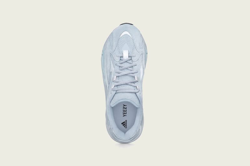 YEEZY BOOST 700 V2 