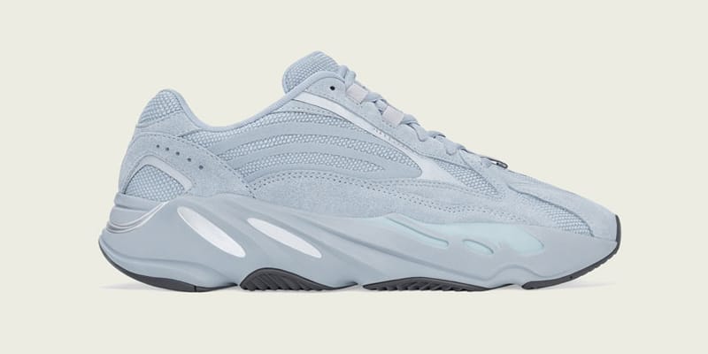 YEEZY BOOST 700 V2 