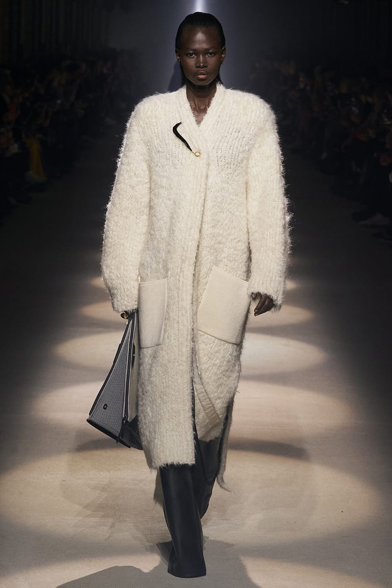 GIVENCHY20AWロングコートby Clare Waight Keller Every Look from Givenchy's FW20 PFW Collection | Hypebae