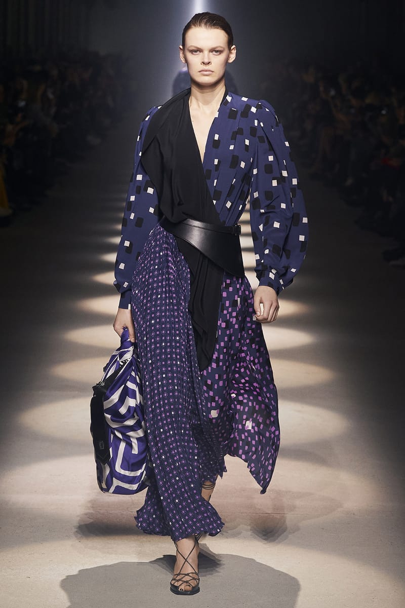 GIVENCHY20AWロングコートby Clare Waight Keller Every Look from Givenchy's FW20 PFW Collection | Hypebae