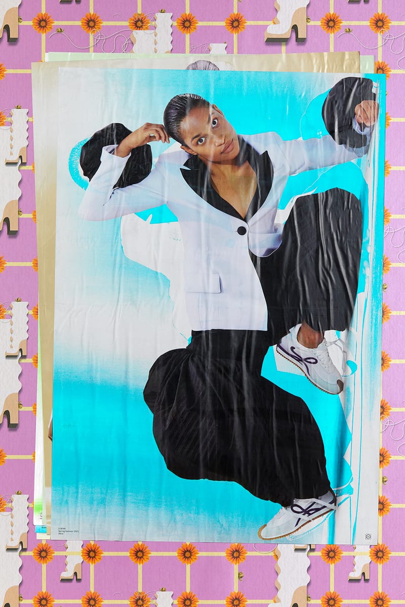 LOEWEポスター LOEWE SS 2023 Women's Campaign with Taylor Russell — Anne of