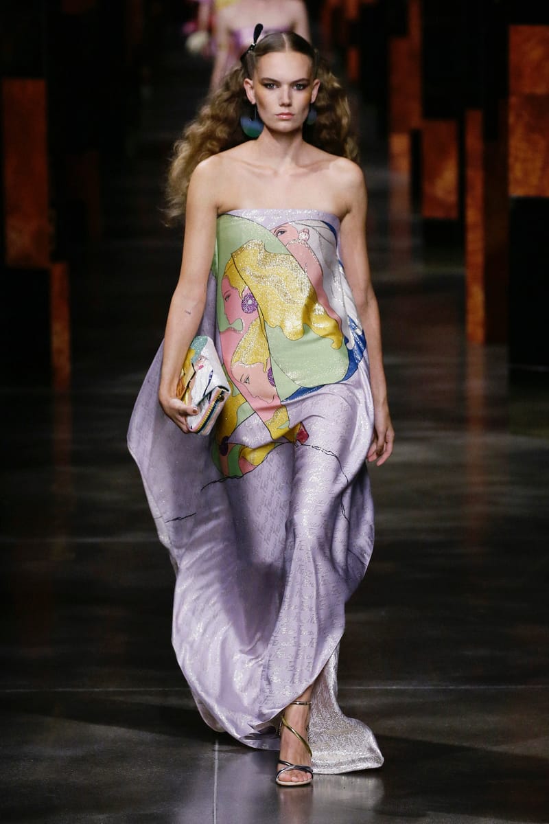 デュポン。カフス。FENDIコラボモデル。 Kaia Gerber Becomes Karl Lagerfeld Muse at Fendi's Spring 2018