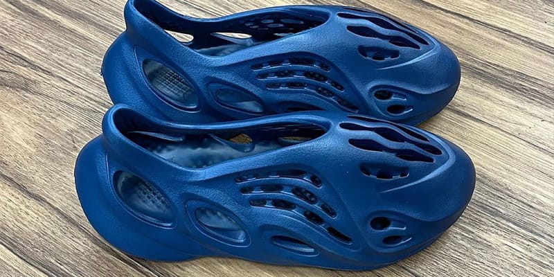 adidas-yeezy-foam-rnnr-navy-