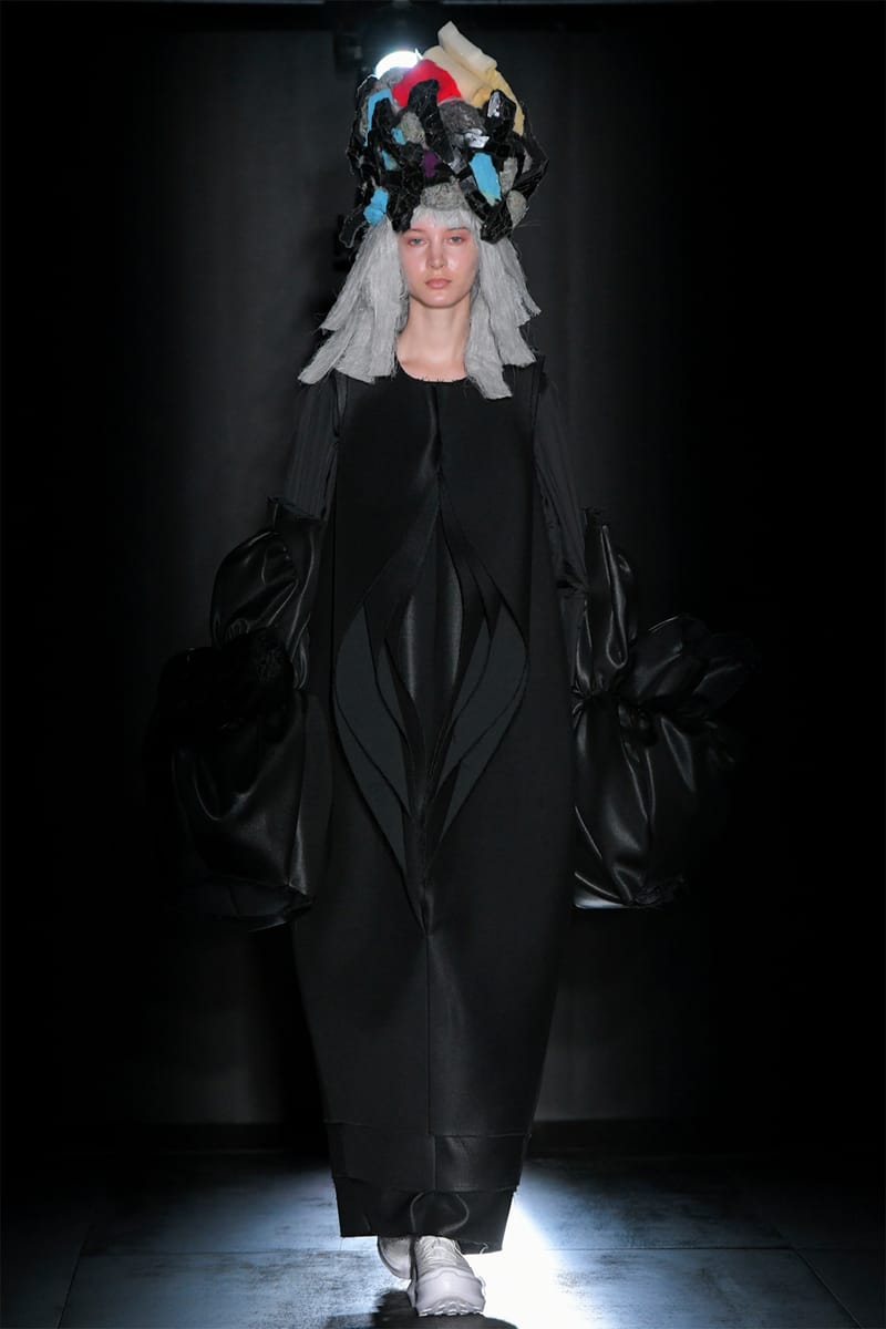 COMME des GARÇONS FW22 Tokyo Runway Show | Hypebae