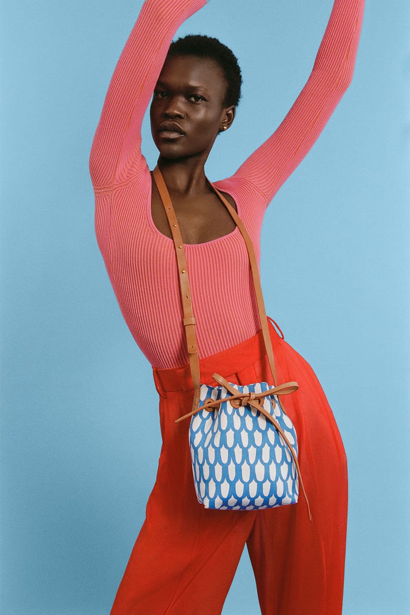 美品 22SS mansur gavriel マンサーガブリエル × marimekko マリメッコ ショルダーバッグ クロスボディ キャンバス カバン レッド レディース 古着 中古 USED マリメッコがマンサー ガブリエルと初コラボレーション。プレイフルな