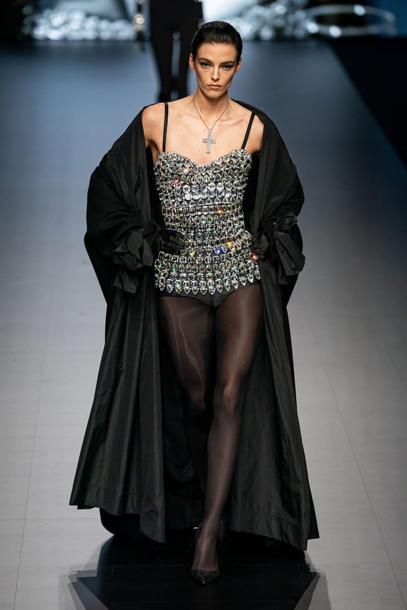 び*く様 Dolce&Gabbana×KimKardashianコラボ 大判シル Kim Kardashian Curates Dolce & Gabbana SS23 Runway | Hypebae