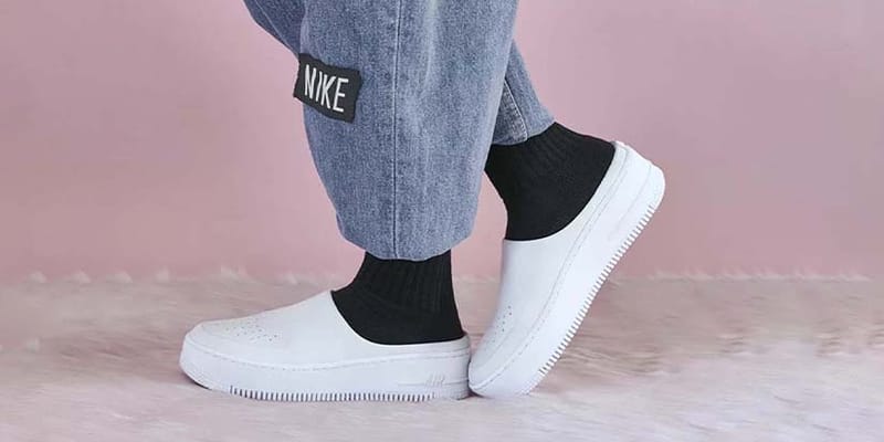 NIKEAIR FORCE 1 LOVER XX/ホワイト/26cm Nike's Air Force 1 Mule Returns | Hypebae