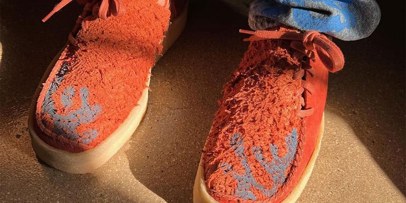 未使用 Clarks × SALEHE BEMBURY ORANGE 中古・古着通販】CLARKS (クラークス) SALEHE BEMBURY (サリーベン