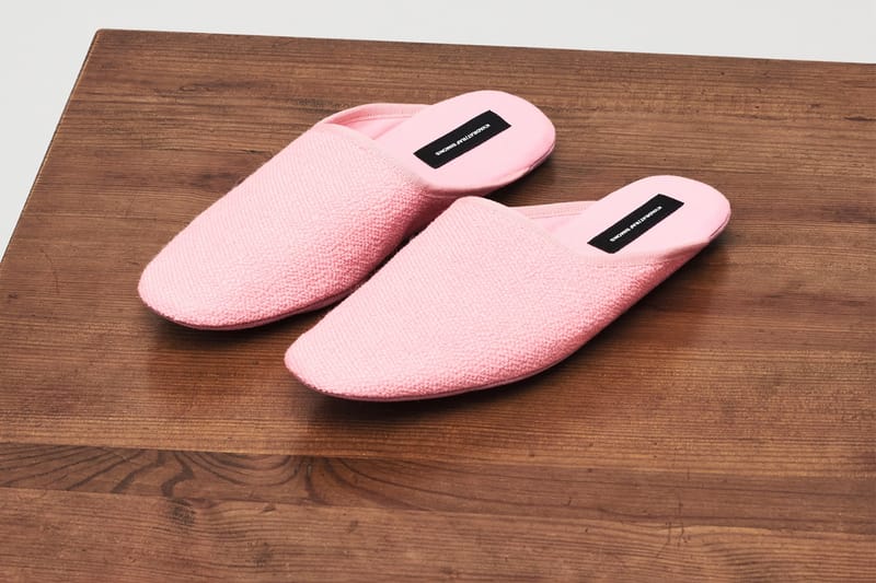 ラフシモンズ KVADRAT RAF SIMONS レザー キーリング ピンク Kvadrat and Raf Simons' Home Accessories Collab | Hypebae