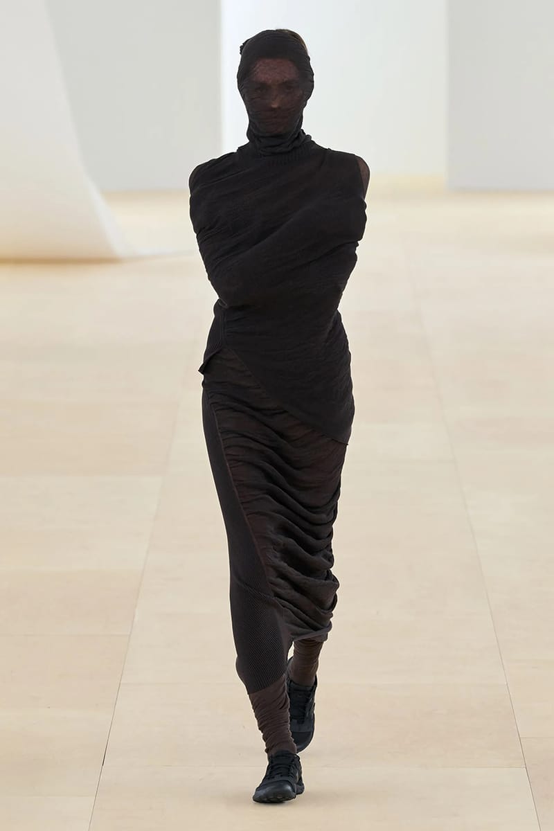Issey Miyake SS24 Paints The Colors of the Wind | Hypebae Issey Miyake SS24 Paints The Colors of the Wind | Hypebae