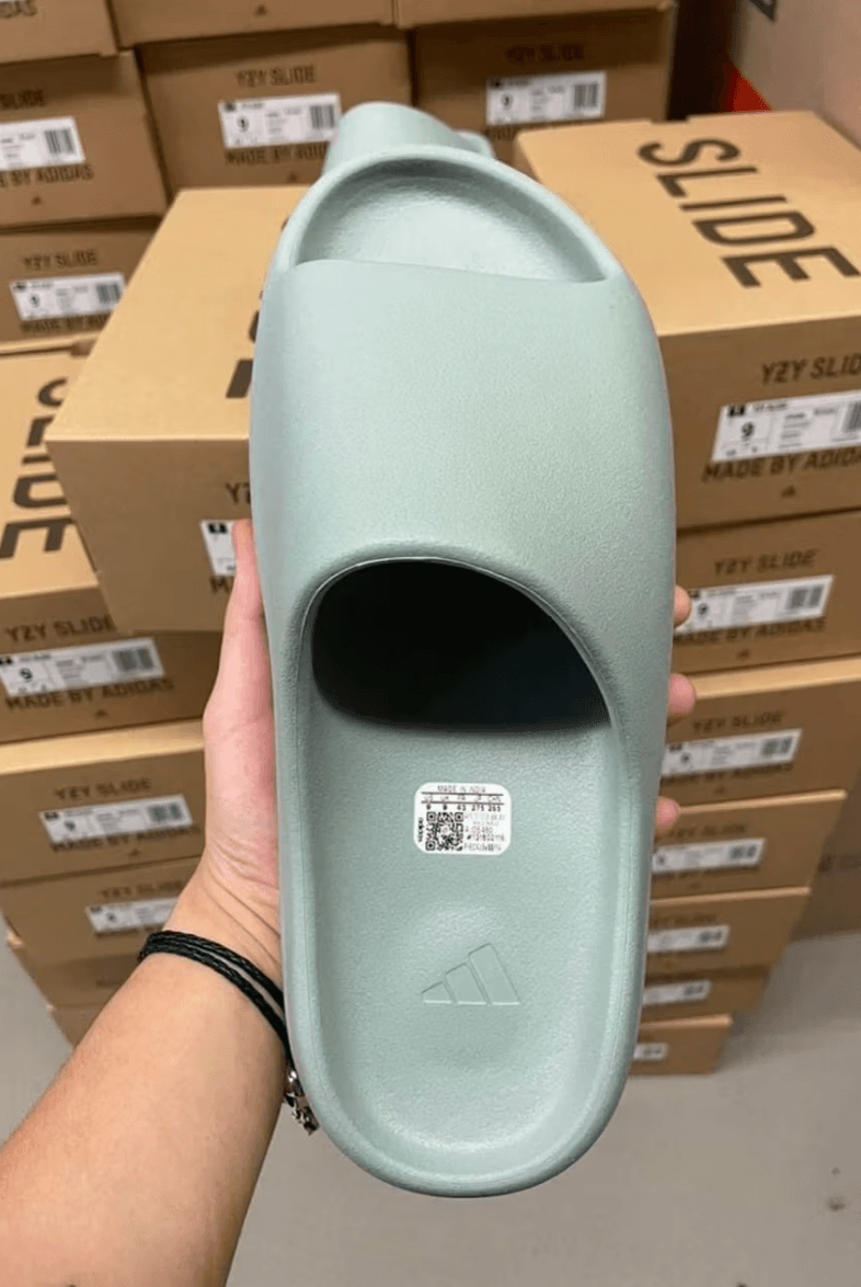 adidas YEEZY SLIDE Surfaces in Salt Colorway | Hypebae adidas YEEZY SLIDE Surfaces in Salt Colorway | Hypebae
