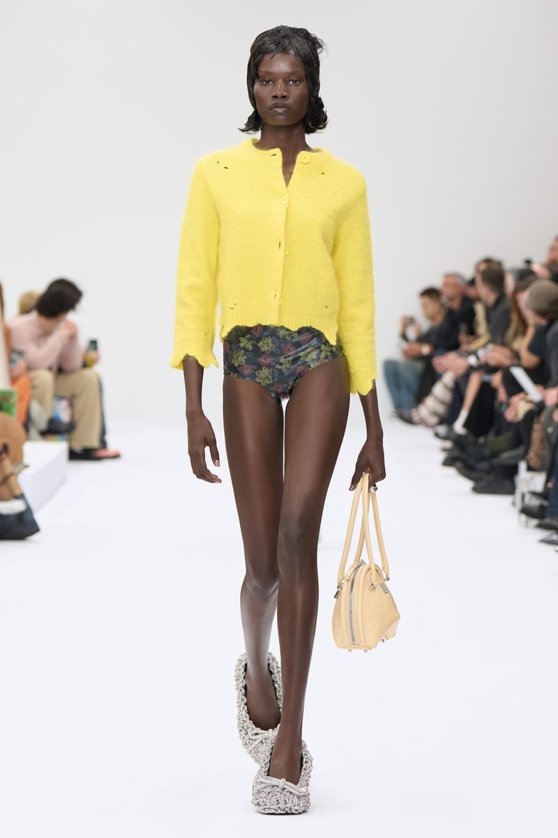 絶版　FASHION NEWS コレクション 172〜201 Acne Studios SS25: Runway Review, First Looks | Hypebae