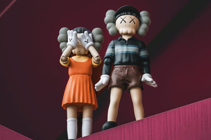 Figuras “CHUL-SU” de KAWS celebram a 3ª temporada de Squid Game na