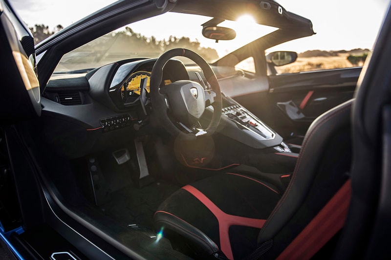 细览 Lamborghini Aventador LP750-4 SV Roadster 超跑 | Hypebeast