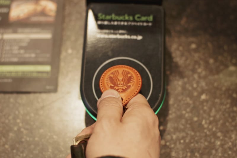 STARBUCKS x BEAMS「STARBUCKS TOUCH The Drip」皮革挂饰| Hypebeast