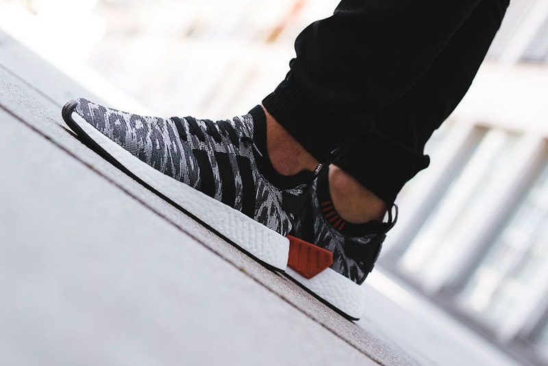 adidas Originals NMD R2 全新「Harvest」配色上脚一览 | Hypebeast