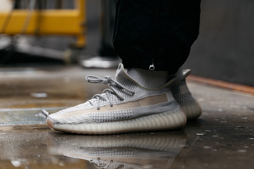 YEEZY BOOST 350 V2 全新地区限定配色「Lundmark」上脚预览 | Hypebeast