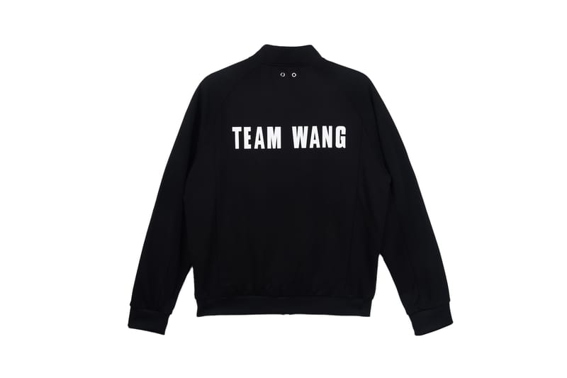 在首个系列正式登场之前，王嘉尔携TEAM WANG 创始成员与我们剖析品牌