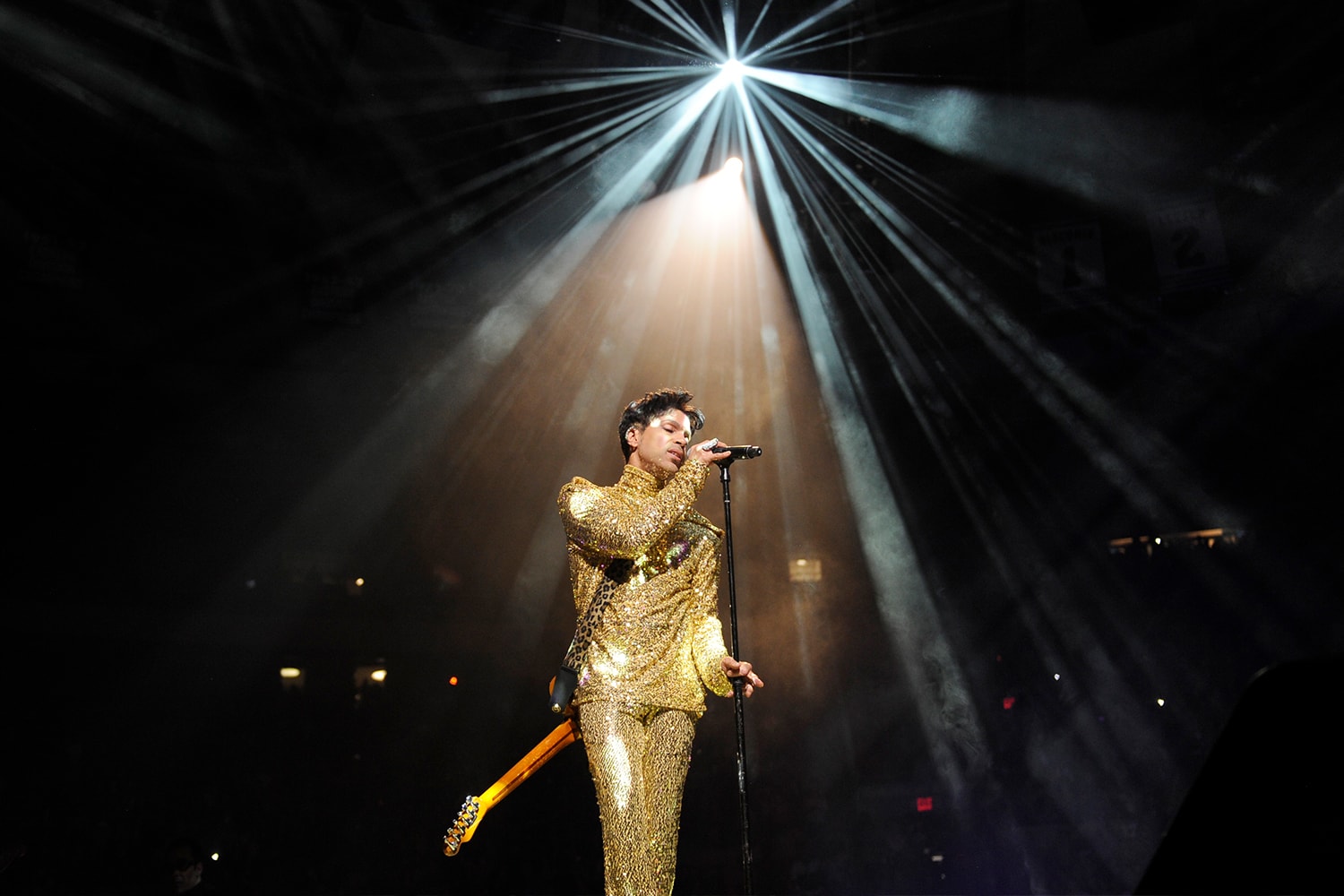 穿越王子prince的迷幻紫雨回溯脏标背后的斗争coverart