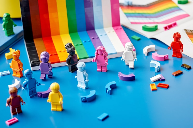 LEGO 打造全新 LGBTQIA + 彩虹旗帜积木组合 | Hypebeast