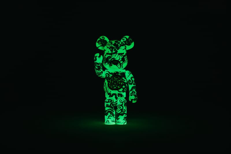 MEDICOM TOY - 2021 BE@RBRICK ACU Silver Jahan Loh 銀財神 ACU x Jahan Loh x Medicom Toy 推出全新绿色版本BE@RBRICK | Hypebeast