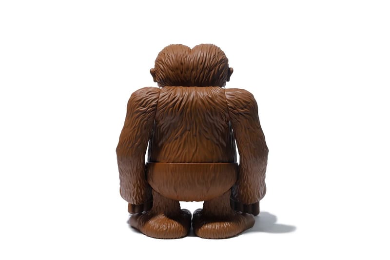 BOUNTY HUNTER - XLARGE × BOUNTY HUNTER GORIRU-KUN XLARGE 携手Bounty Hunter 推出「GORIRU-KUN」棕色迭代公仔| Hypebeast