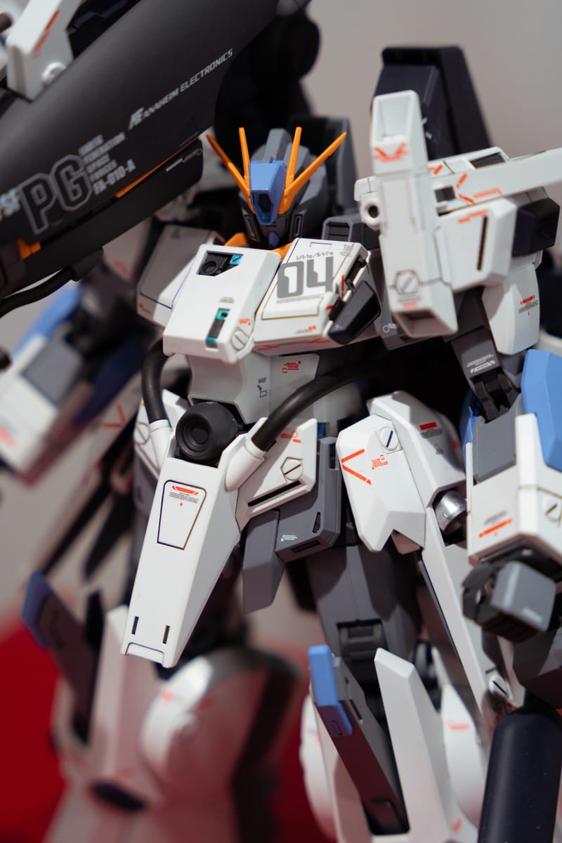 POP MART 释出全新MEGA SPACE MOLLY 1000% RX-78-2 高达特别版| Hypebeast