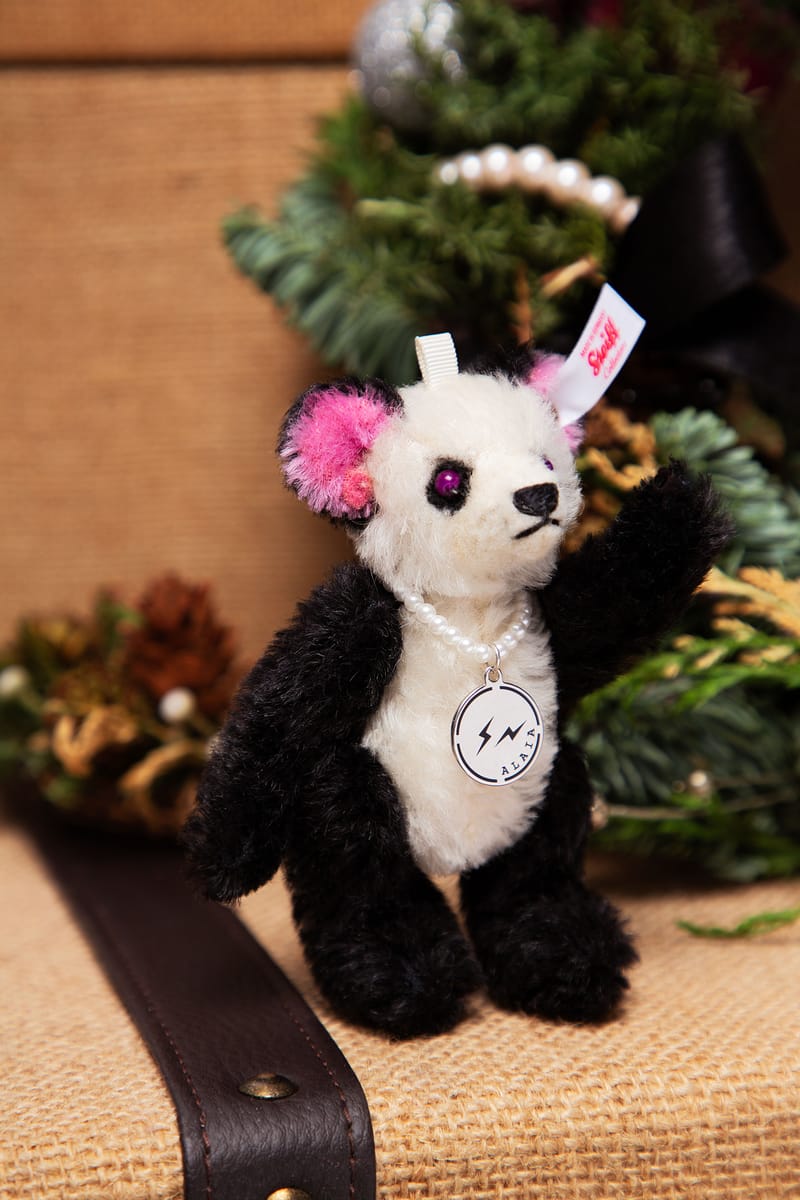 fragment design x Alaia x Steiff 三方联名全新挂饰「Mini Panda