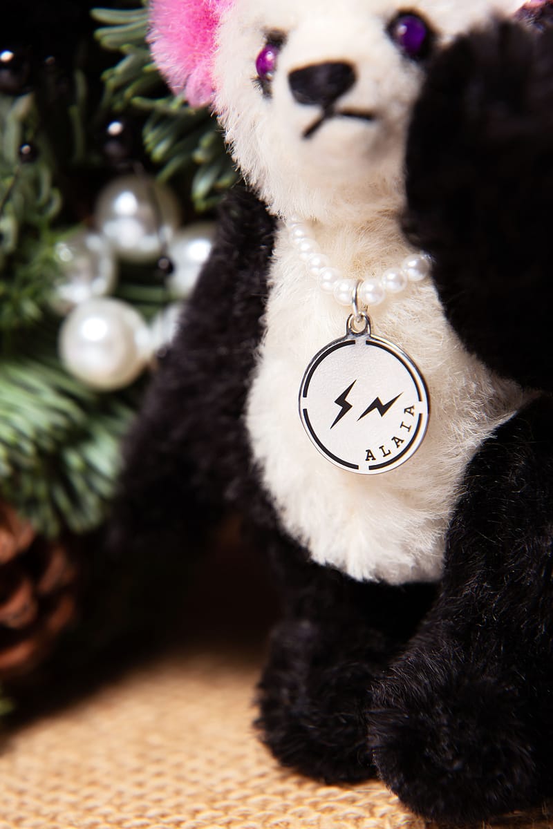 fragment design x Alaia x Steiff 三方联名全新挂饰「Mini Panda