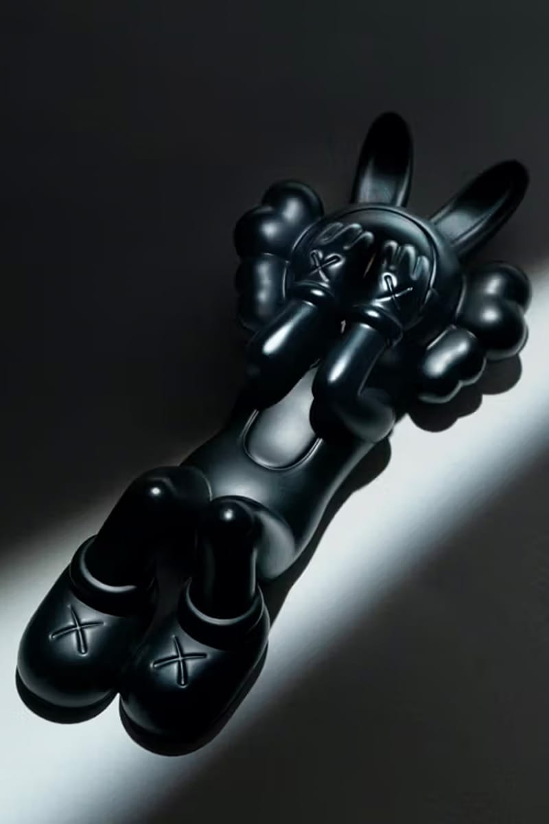 KAWS 携手AllRightsReserved 打造全新青铜雕塑「CALM NIGHT」 | Hypebeast