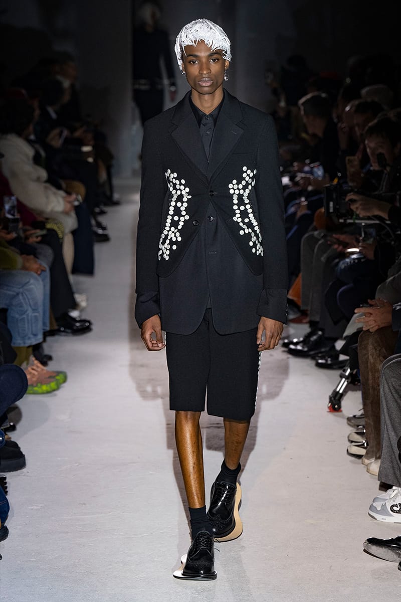 COMME des GARÇONS HOMME PLUS 2024 秋冬系列大秀登场| Hypebeast