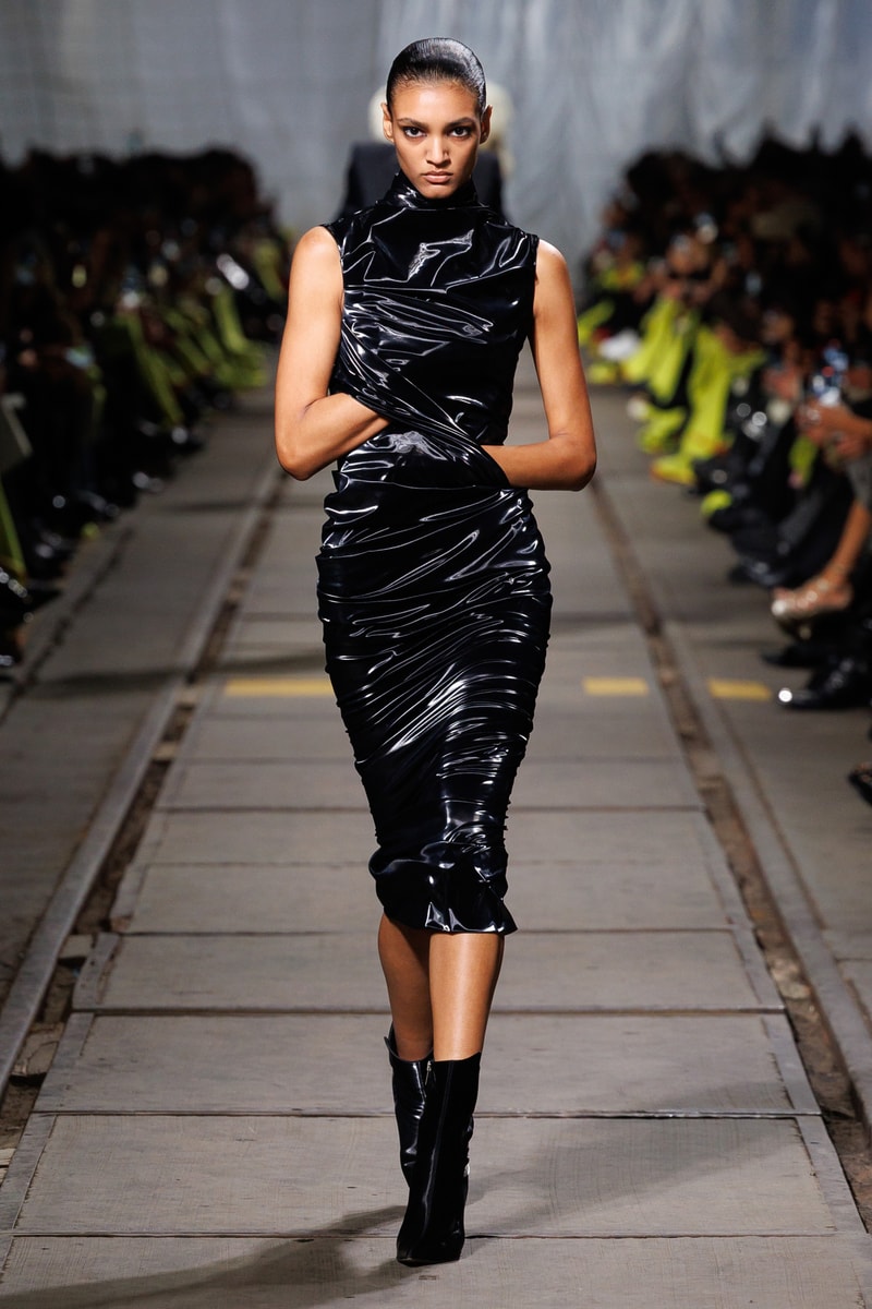 Alexander McQueen 发布 2024 秋冬系列大秀 | Hypebeast