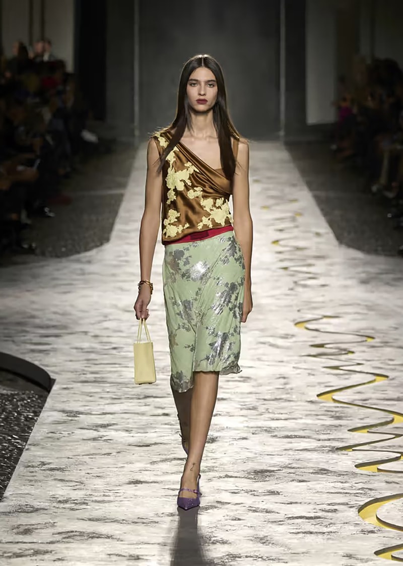 Versace 发布 2025 春夏系列大秀 | Hypebeast