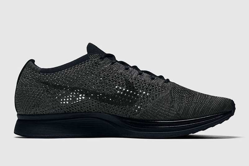 Triple black deals flyknit racer