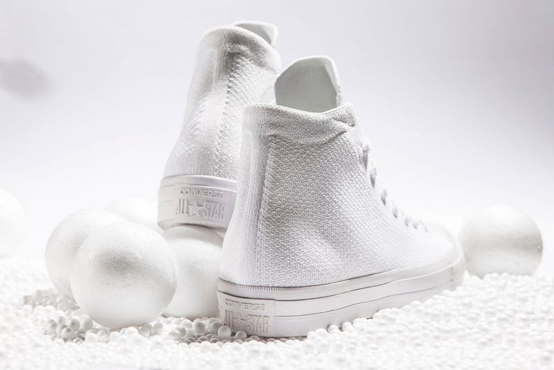 White deals flyknit converse