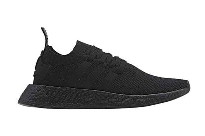 搶先預覽 adidas Originals NMD R2 全新「Triple Black」配色 | Hypebeast