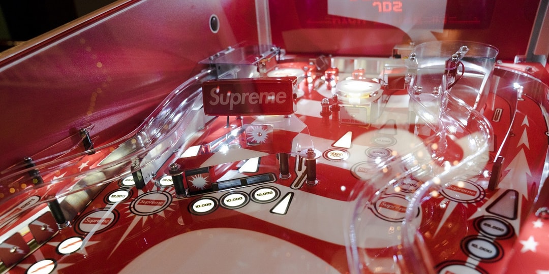 獨家近賞 Supreme x Stern Pinball 聯名彈球機 | Hypebeast