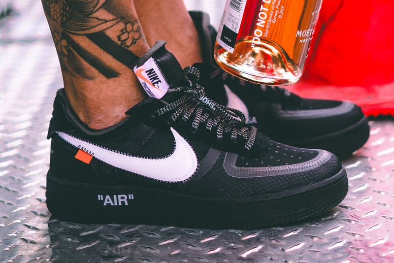 Af1 black on discount feet